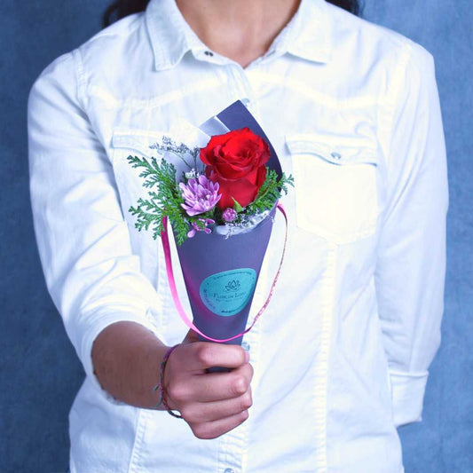 Cono con rosa "Petite"