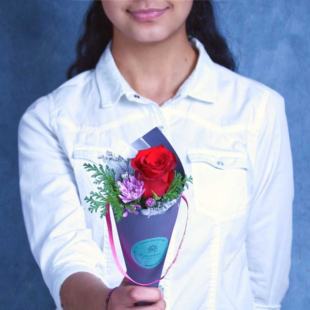 Cono con rosa "Petite"